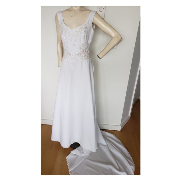 BNWT White Wedding Dress with detail and train Size 8 - Picture 15 of 16